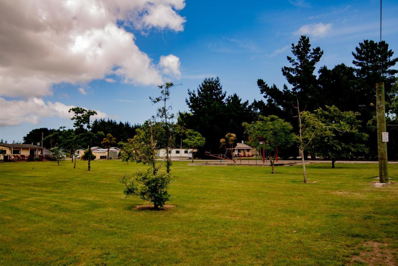 Beach Road Holiday Park Otatara Exteriör bild
