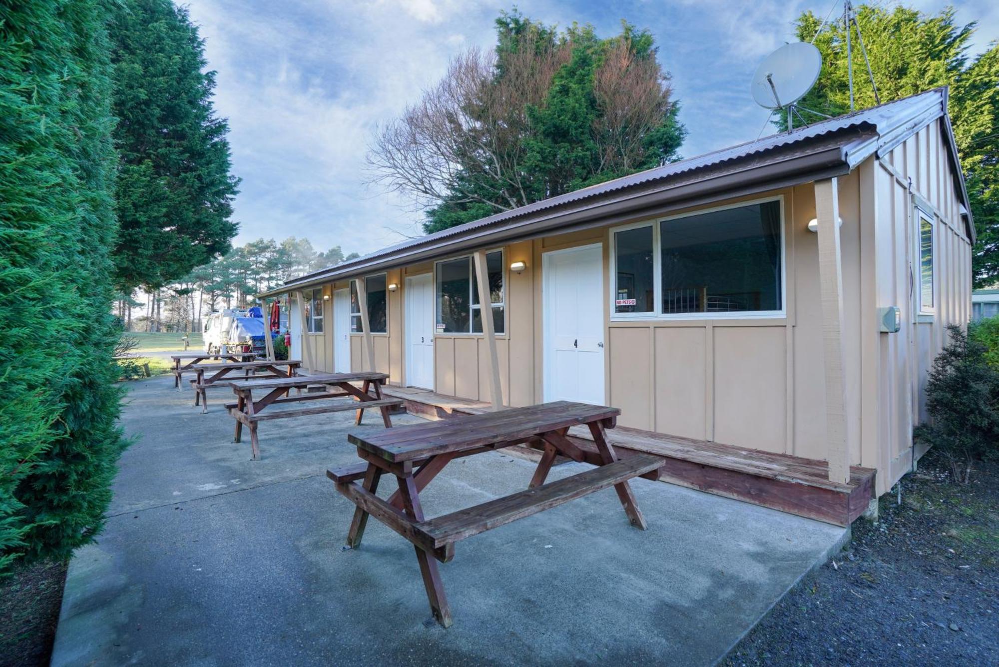 Beach Road Holiday Park Otatara Exteriör bild