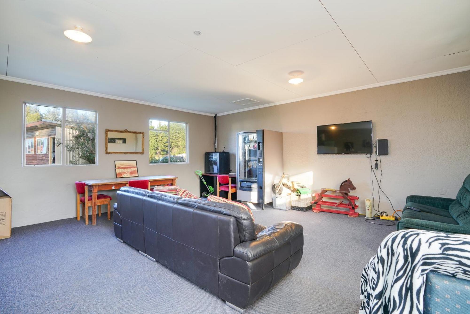 Beach Road Holiday Park Otatara Exteriör bild