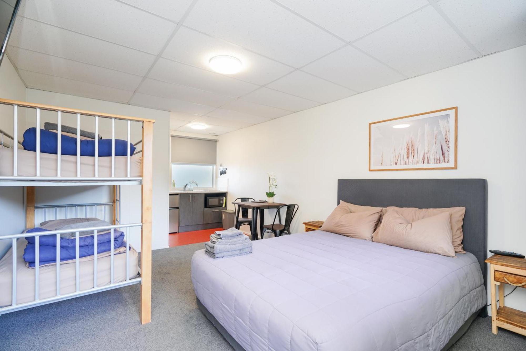 Beach Road Holiday Park Otatara Exteriör bild