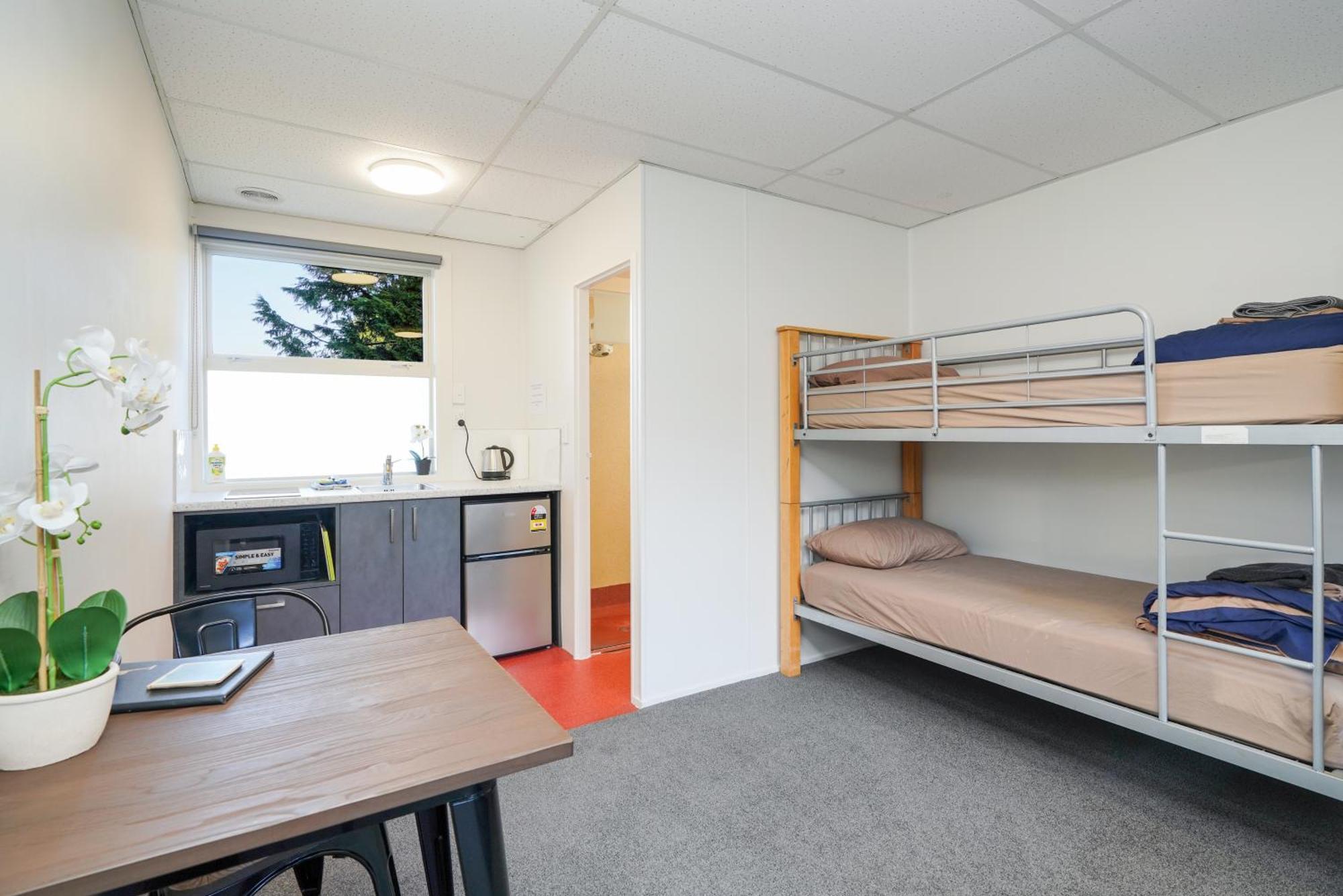 Beach Road Holiday Park Otatara Exteriör bild